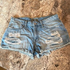 NWOT Bootlegger Slouchy Shortie Jean Shorts - Size M